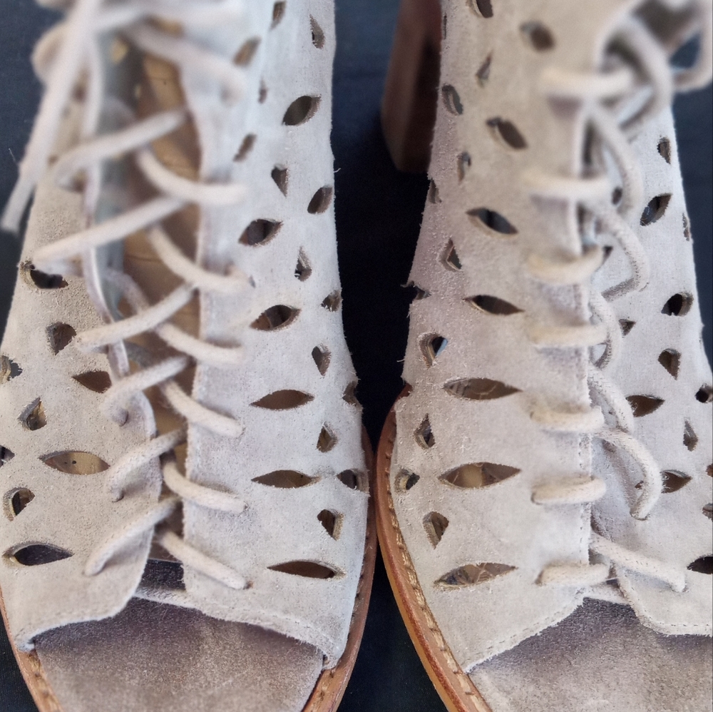 Shoes - Picture 3 of 8
